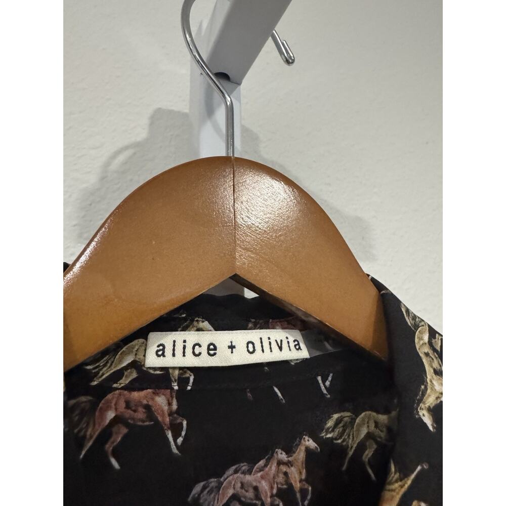 Alice + Olivia Willa Placket With Piping Silk Horse Blouse Top M - Picture 3 of 12